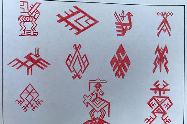 图十：学生作业  手绘黎锦纹样_副本.jpg
