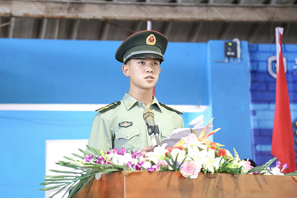 教官代表发言.jpg