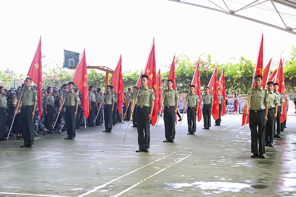 标兵队教官方阵.jpg