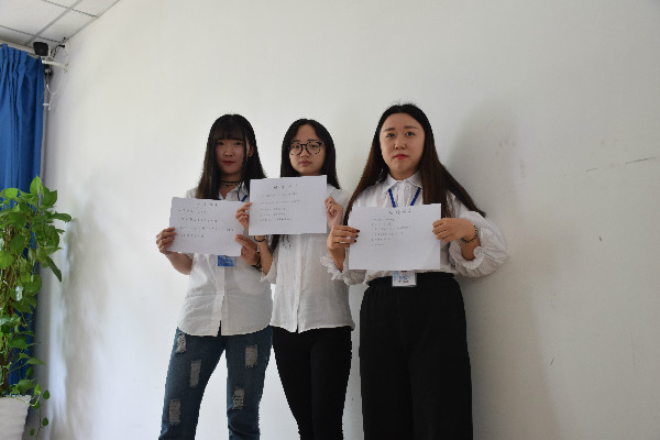 信息学院展示学生诚信考试承诺书.jpg