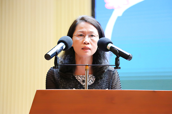 洪校长主持.jpg