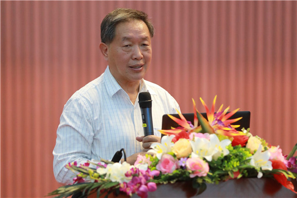 潘副本.jpg