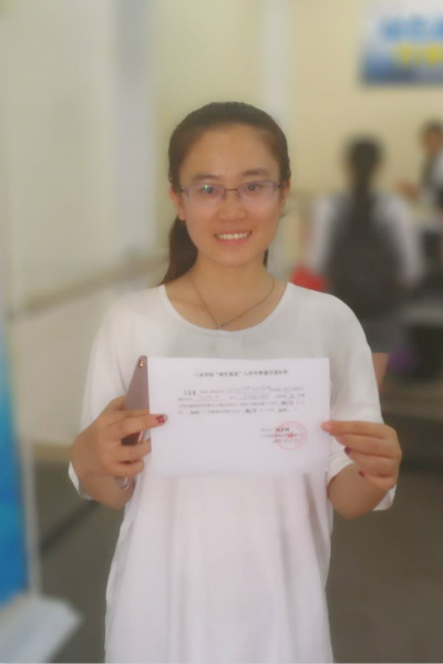 “绿色通道”入学新生笑脸图集3.jpg