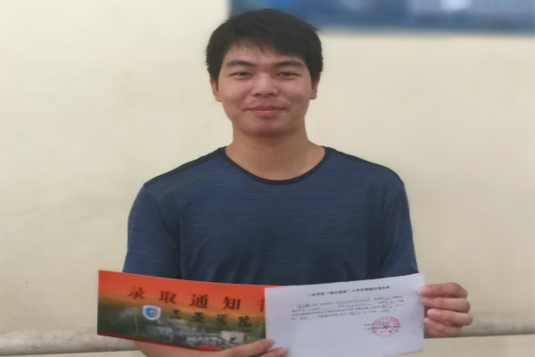 “绿色通道”入学新生笑脸图集6.jpg