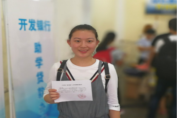 “绿色通道”入学新生笑脸图集5.jpg