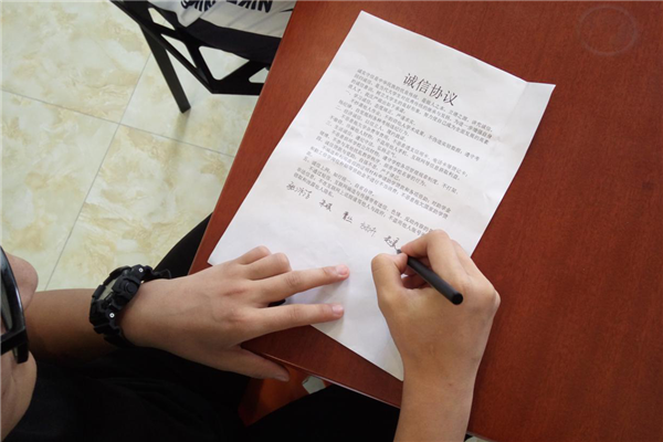 管理学院学生签订诚信协议_副本.png