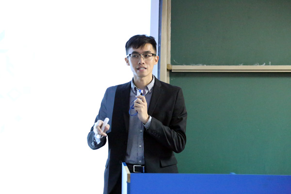 人文与传播学院院长刘伟.jpg