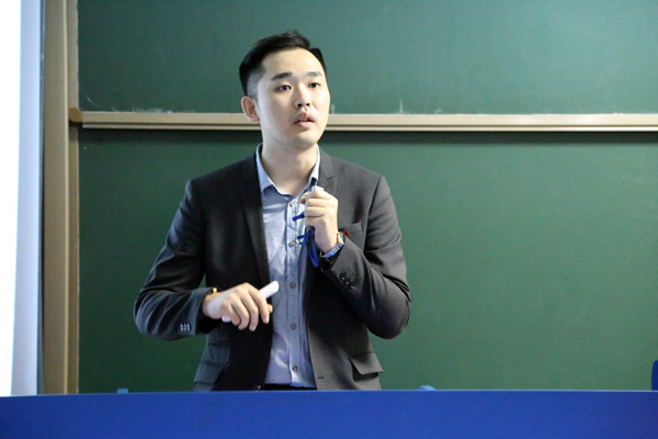 教务处副处长肖灿.jpg