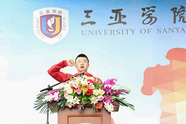 裁判员代表邓越.jpg