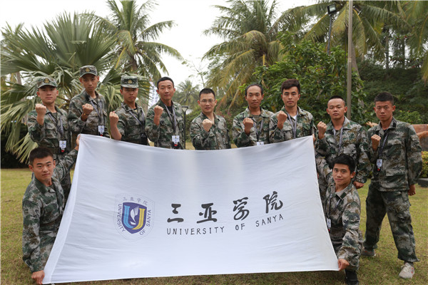 颁奖校旗.jpg