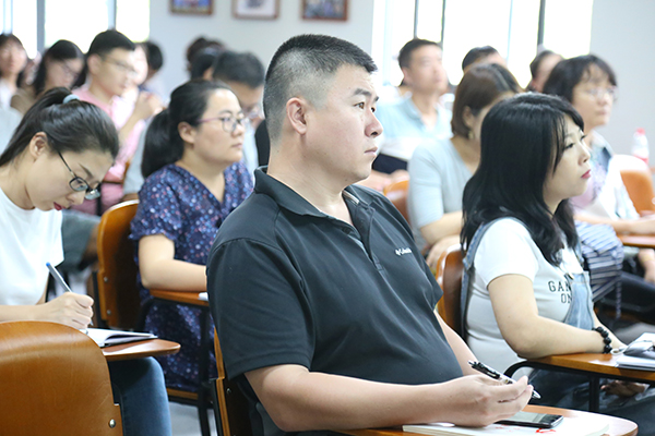参会观众4.jpg
